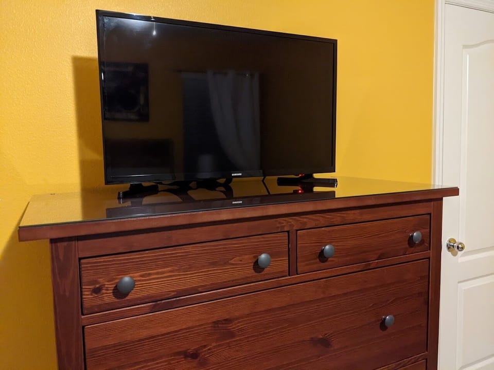 TV for the yellow suite upstairs.