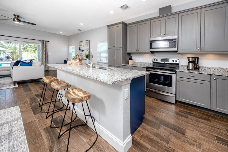Fully equipped kitchen includes all the amenities you need!
