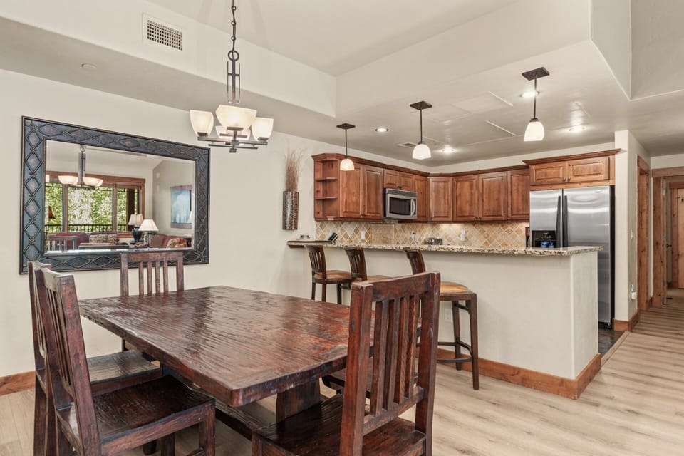 Dining & Kitchen