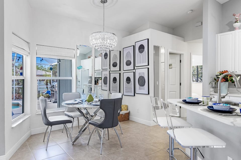 Dining Room with Breakfast Bar
