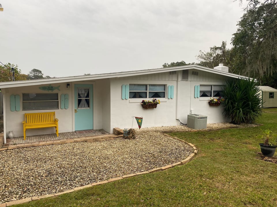 Front of cottage.