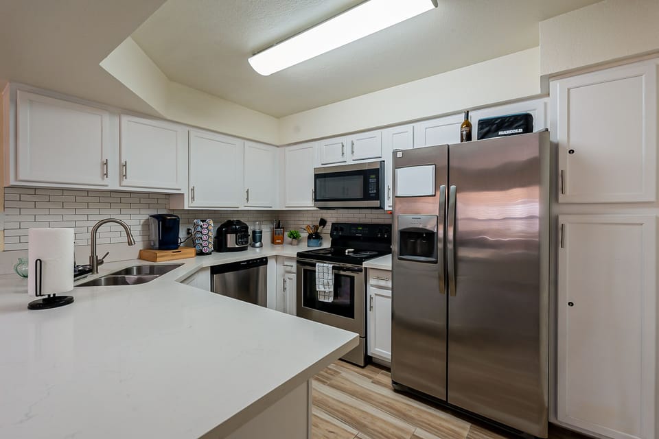 Large Fully Equipped Kitchen