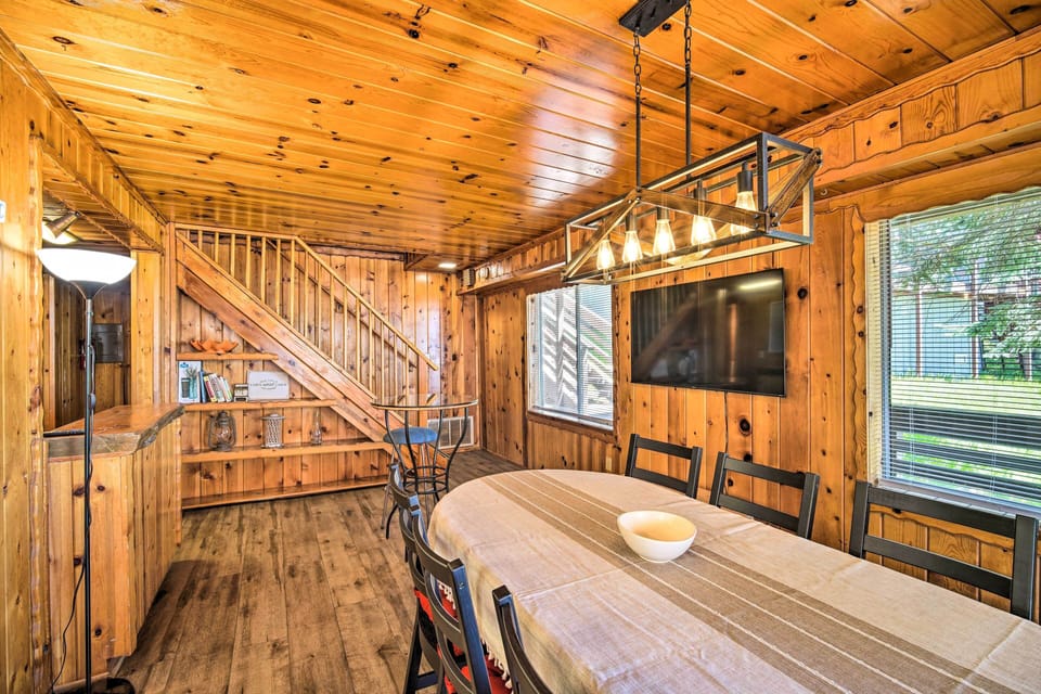 Dining Area | Dishware & Flatware Provided | Wet Bar