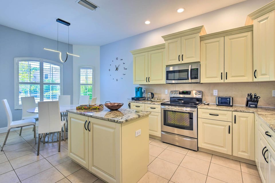 Fully Equipped Kitchen | Main Level | Dishwasher