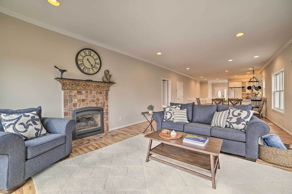 Living Room | Central Heating & A/C | Sleeper Sofa