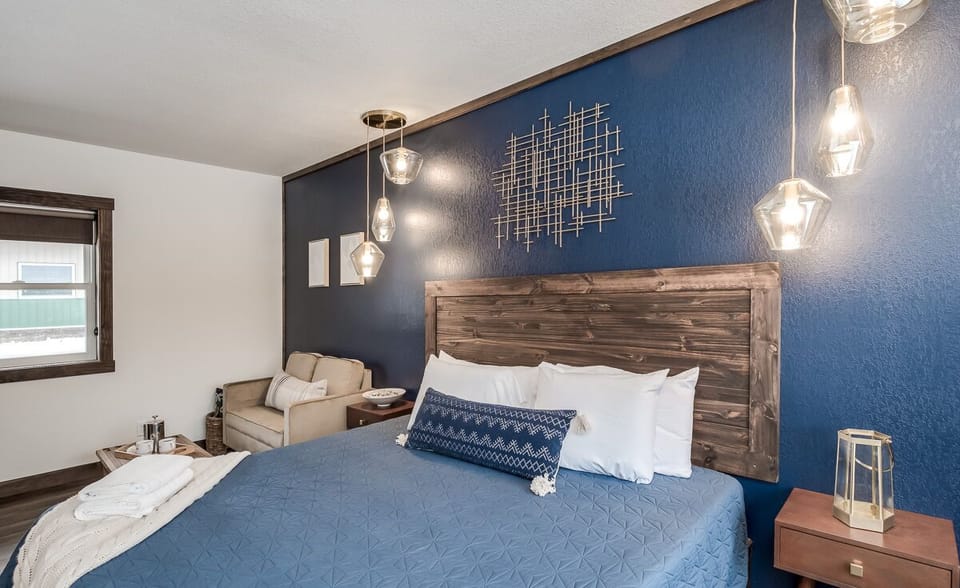 "Beautiful little spot along the river with small amenities that made the stay even better." Review – Evan L