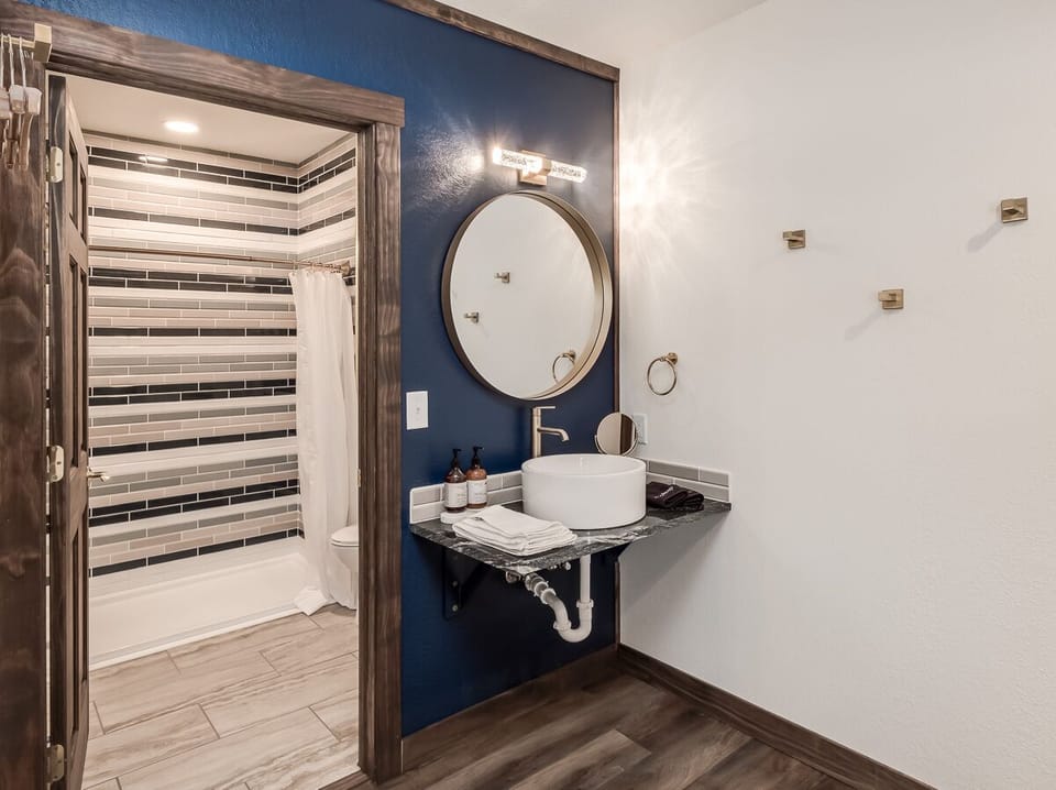 "Being pet-friendly is a HUGE plus—we’ll be staying here again!" Review – Sheena M