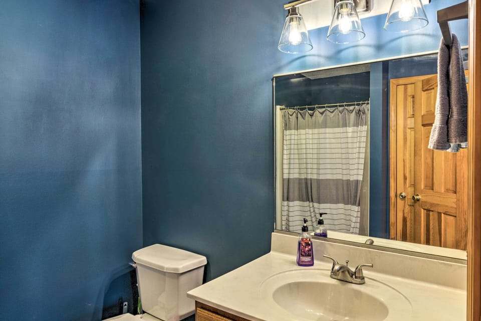 En-Suite Bathroom | Complimentary Toiletries