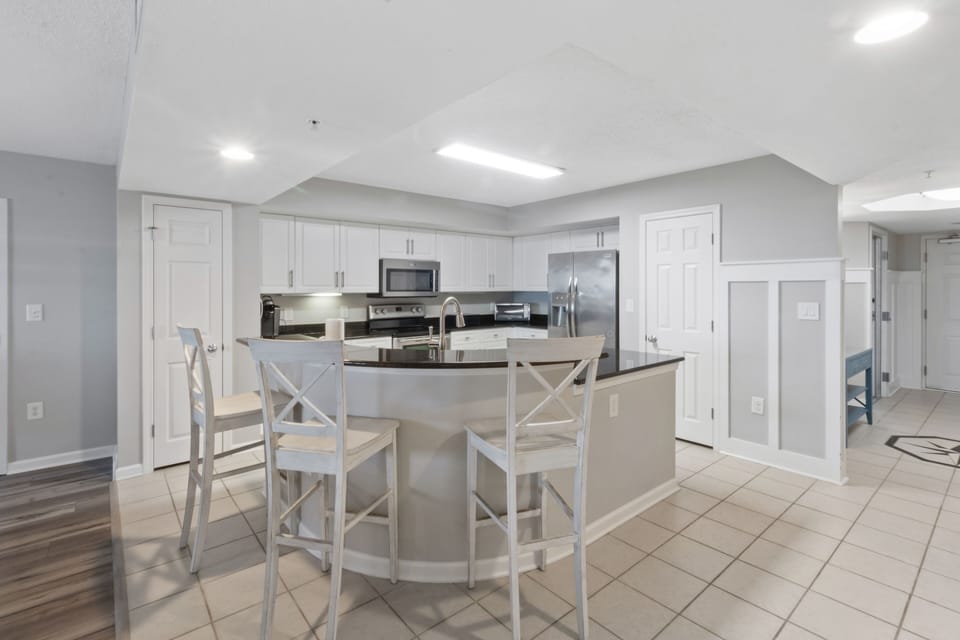 Bar/Kitchen Area