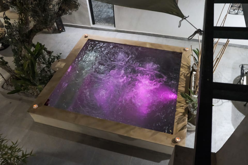 Indoor spa tub