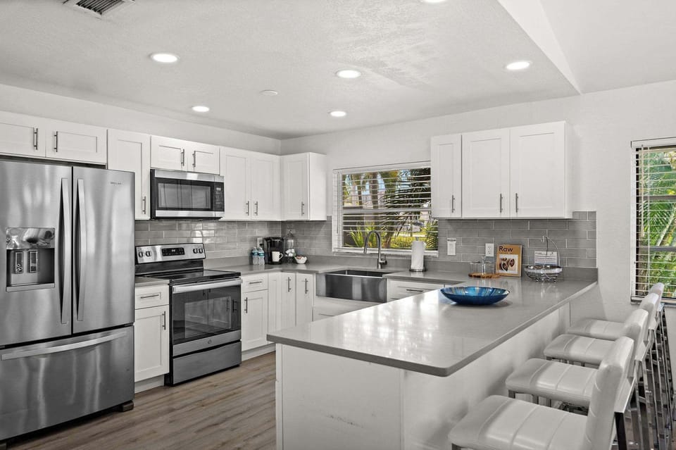 Fully stocked kitchen with all the essentials needed to prepare a delicious meal morning, noon or night!