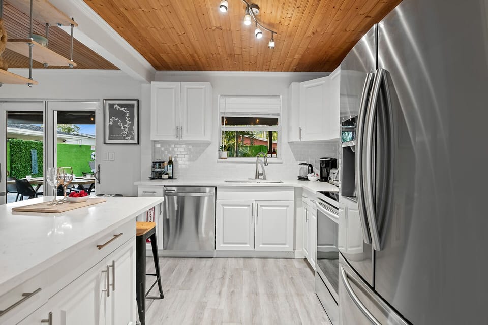 Full Kitchen (1)