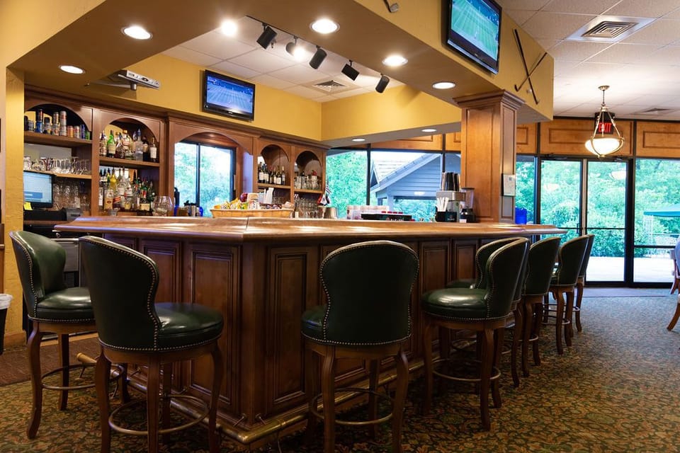 restaurant located in the clubhouse