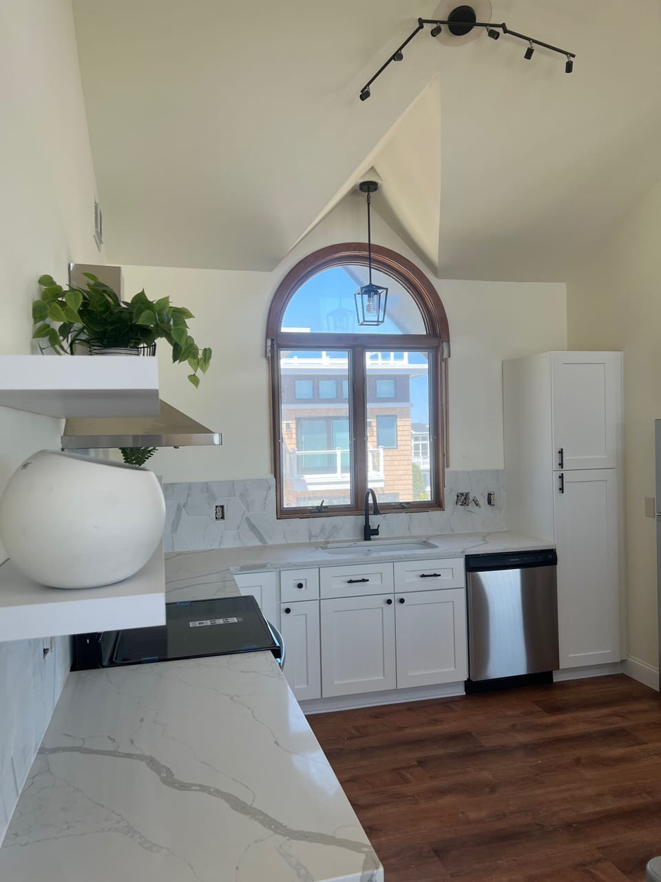Fully renovated kitchen with new appliances 