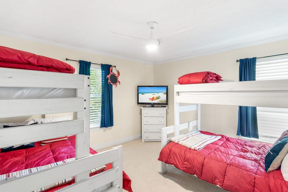 Kids love bunk beds. Two Queen on bottom and two twins on top with private bath.