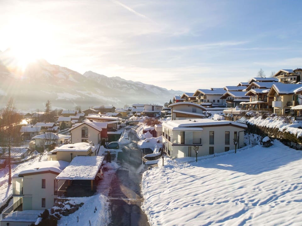 Sky, Cloud, Snow, Daytime, Building, Window, Mountain, Slope, House, Freezing