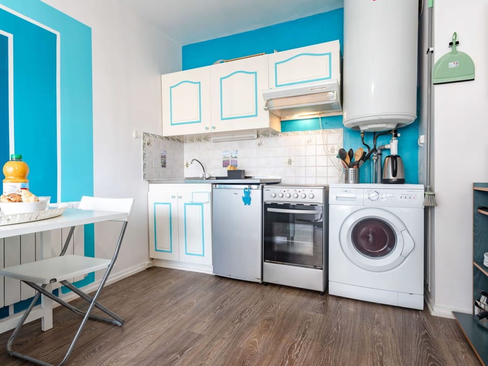 Cabinetry, Laundry Room, Furniture, Washing Machine, Property, Clothes Dryer, Blue, Kitchen Appliance, Product, Azure