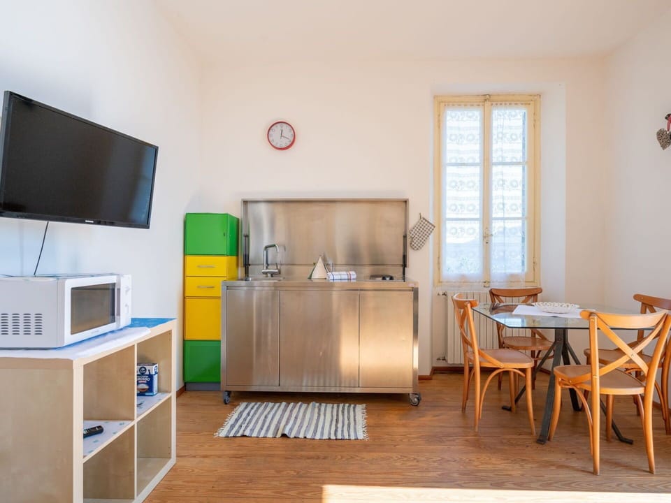 Furniture, Comfort, Wood, Bed, Lighting, Shade, Window, Floor, Flooring