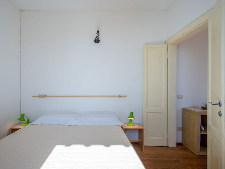 Furniture, Comfort, Wood, Bed, Lighting, Shade, Window, Floor, Flooring