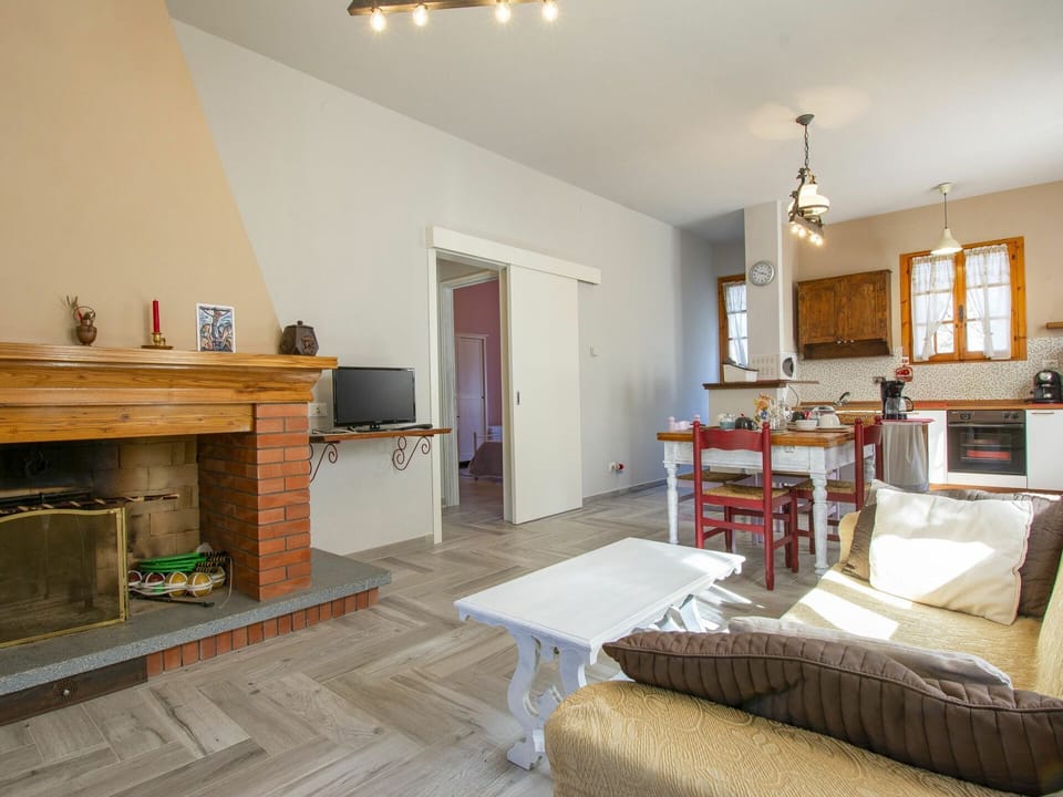 Sky, Plant, Building, Property, Window, Tree, Slope, Land Lot, House, Urban Design