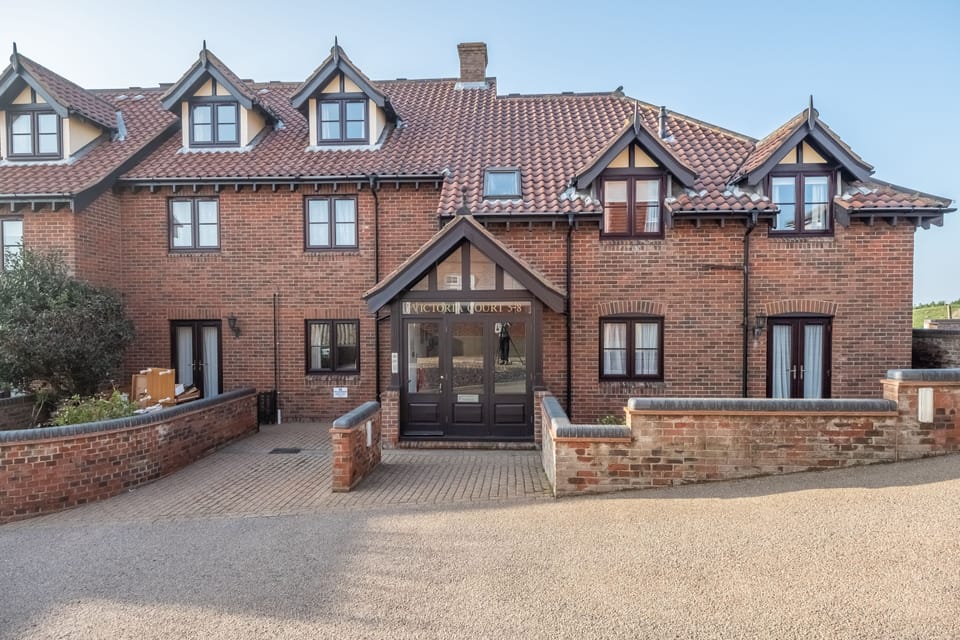 Apartment Eight by the Sea, Sheringham: A second floor apartment, with an allocated parking space, perfectly located on the sea front in charming Sheringham