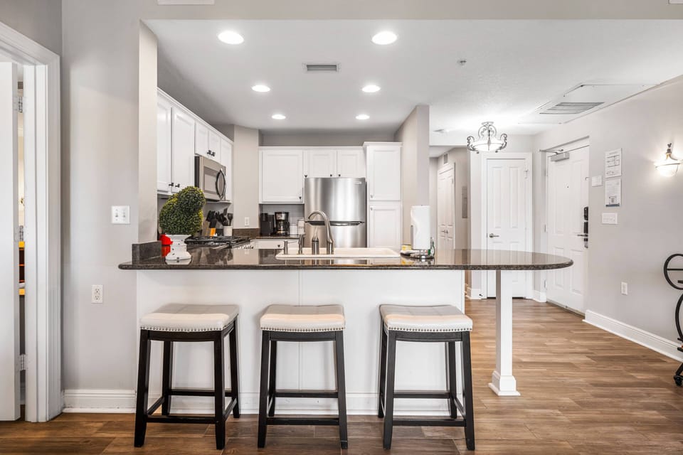 Enjoy casual meals at the breakfast bar
