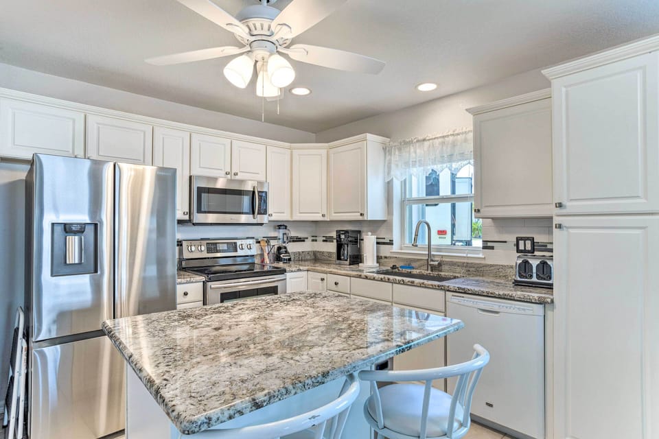 Kitchen | Breakfast Bar