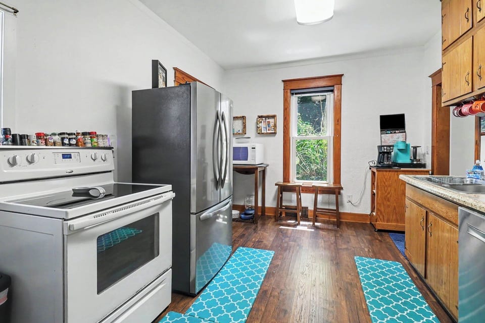Kitchen - Kitchen with all major appliances, and access to the back door to backyard.