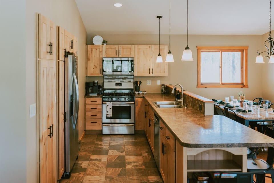 The kitchen is fully equipped with all you need for preparing delicious meals, including pots, pans, sharp knives, toaster, BBQ utensils and more!