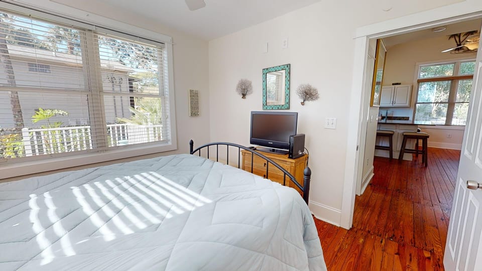 Champagne-Cottage-Bedroom 2