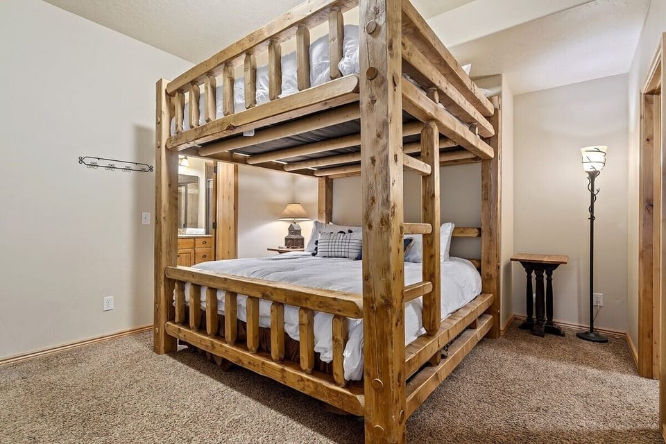 King/King bunkbed downstiars