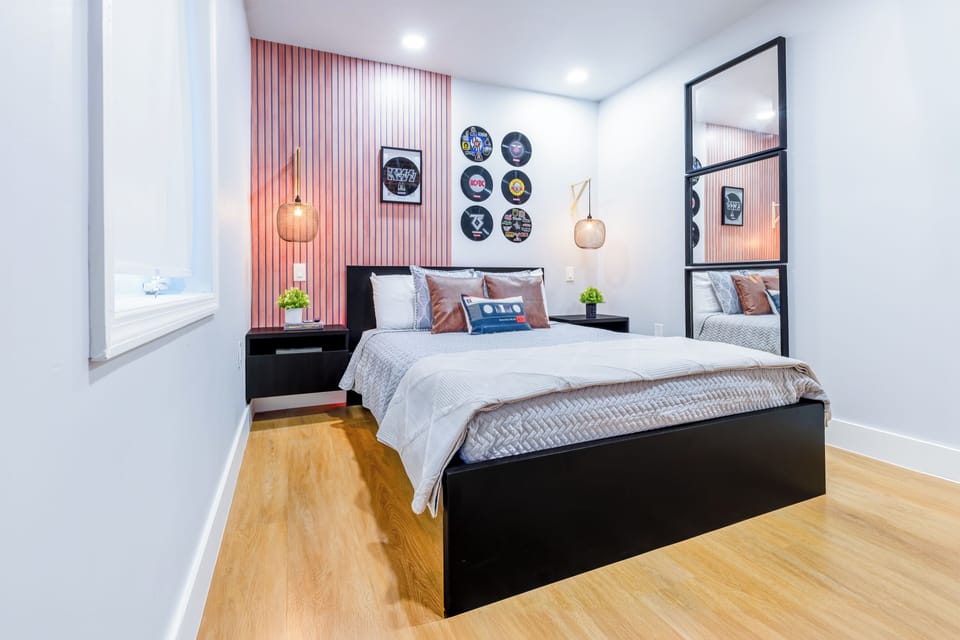 QUEEN SIZE BED WITH TWO NIGHTSTANDS AND HANGING LAMPS