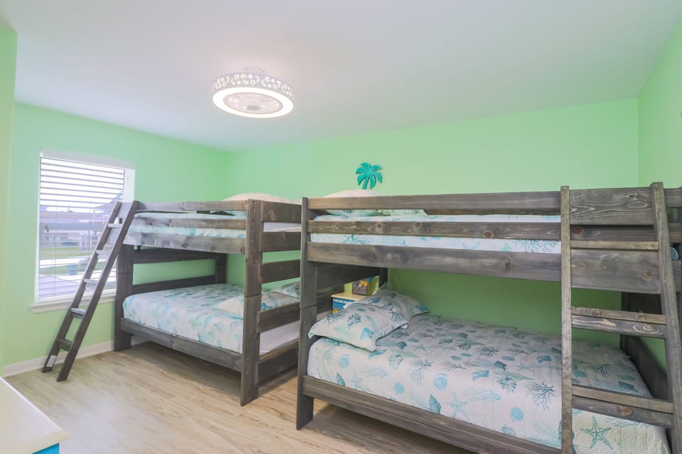 Bedroom 4 - 2 Full over Full bunk beds (4 beds in total) with a smart TV (Roku).