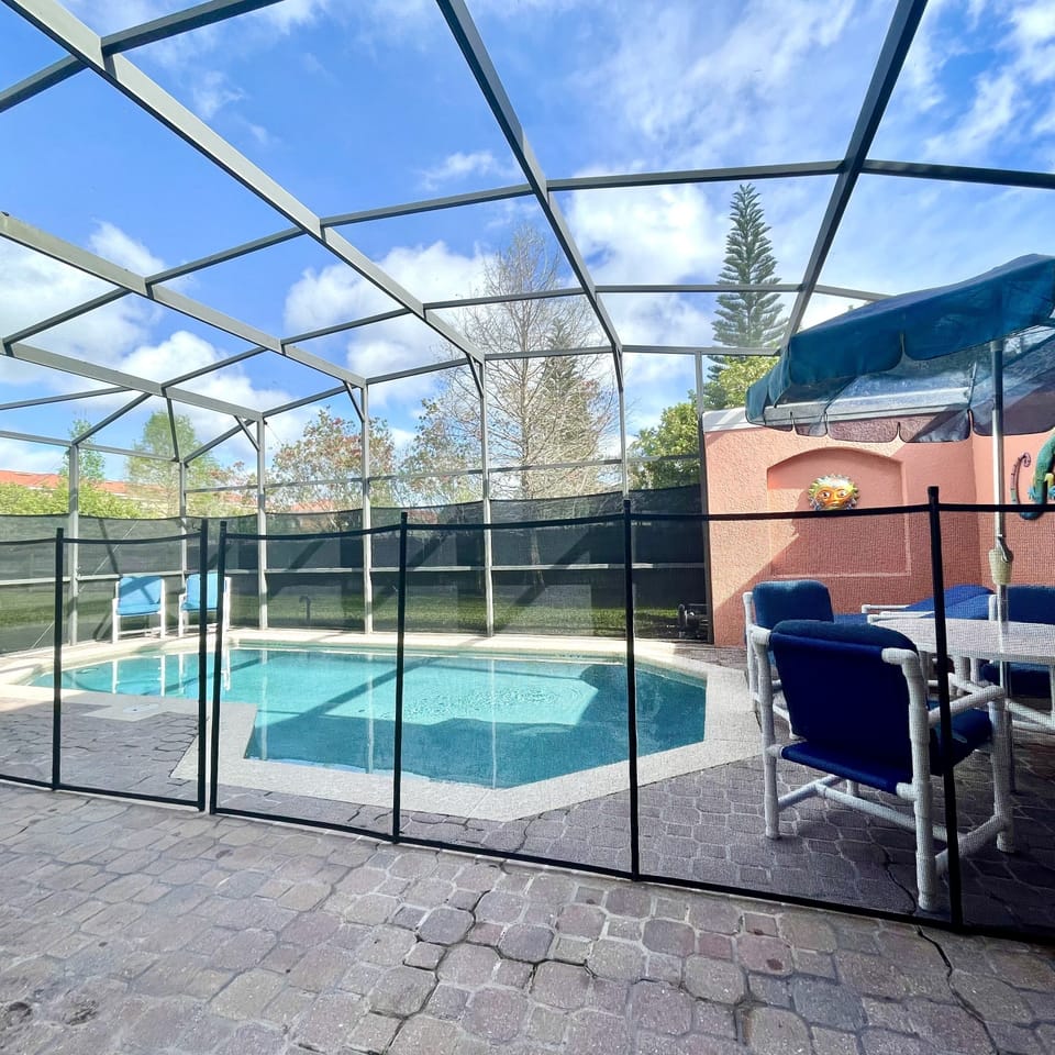 Private Screened Pool Area - Seating & Chaise Lounges -Heating of Pool Available