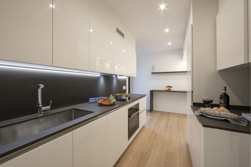 Kitchen equipped with oven, dishwasher and washing machine