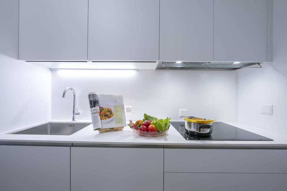 Modern, complete kitchen