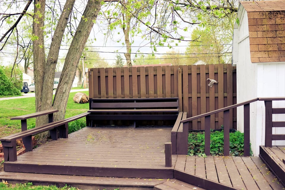Outdoor seating area on the back deck to enjoy the nice yard.