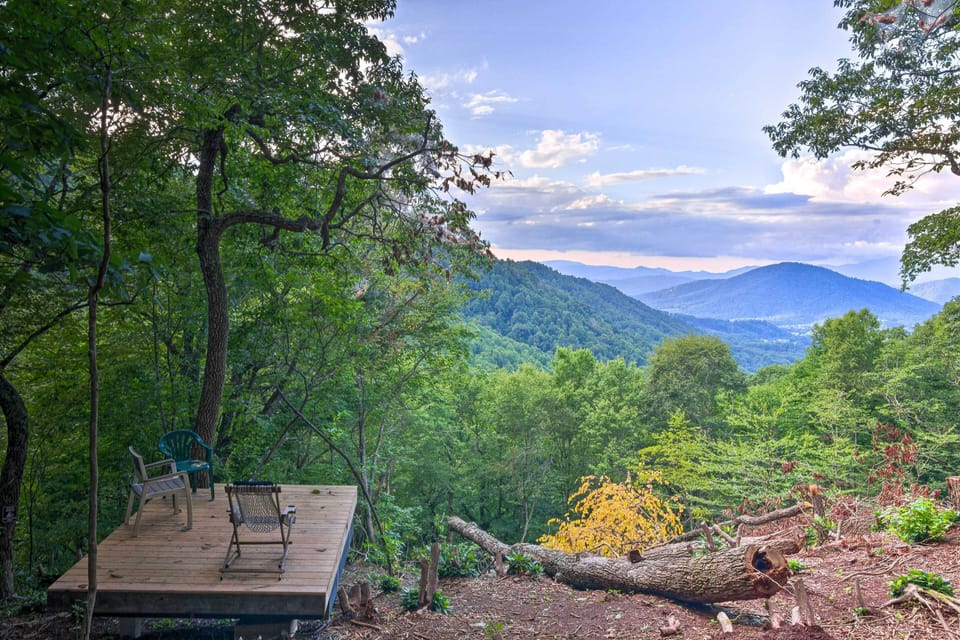 Spruce Pine Vacation Rental | 2BR | 1BA | Steps to Enter | 768 Sq Ft