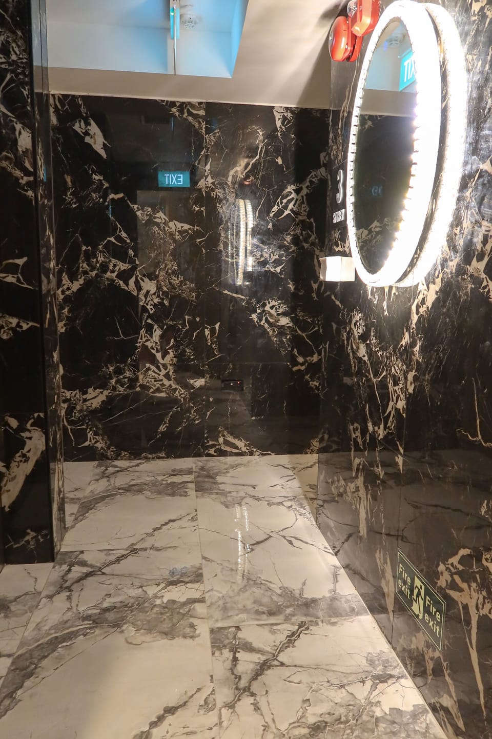 New Deluxe Cozy Studio Apt /WIFI @ Orchard/Somerset Area Apartment in Singapore