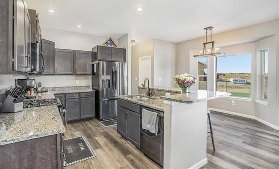 Full Kitchen with most essentials.