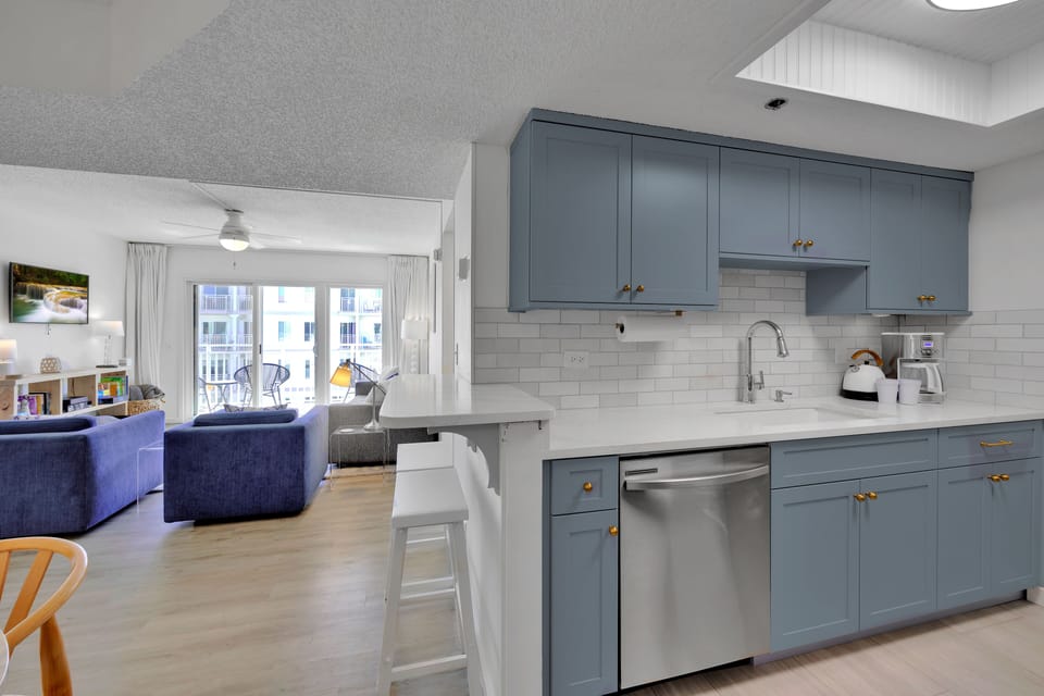 Updated, fully equipped kitchen 