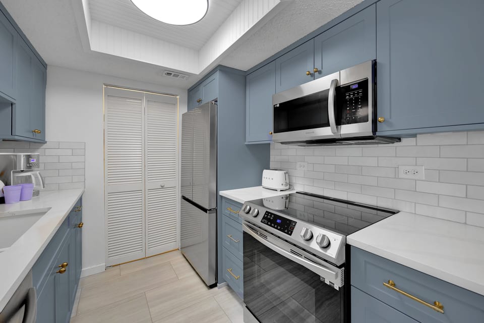 Updated kitchen, new appliances 