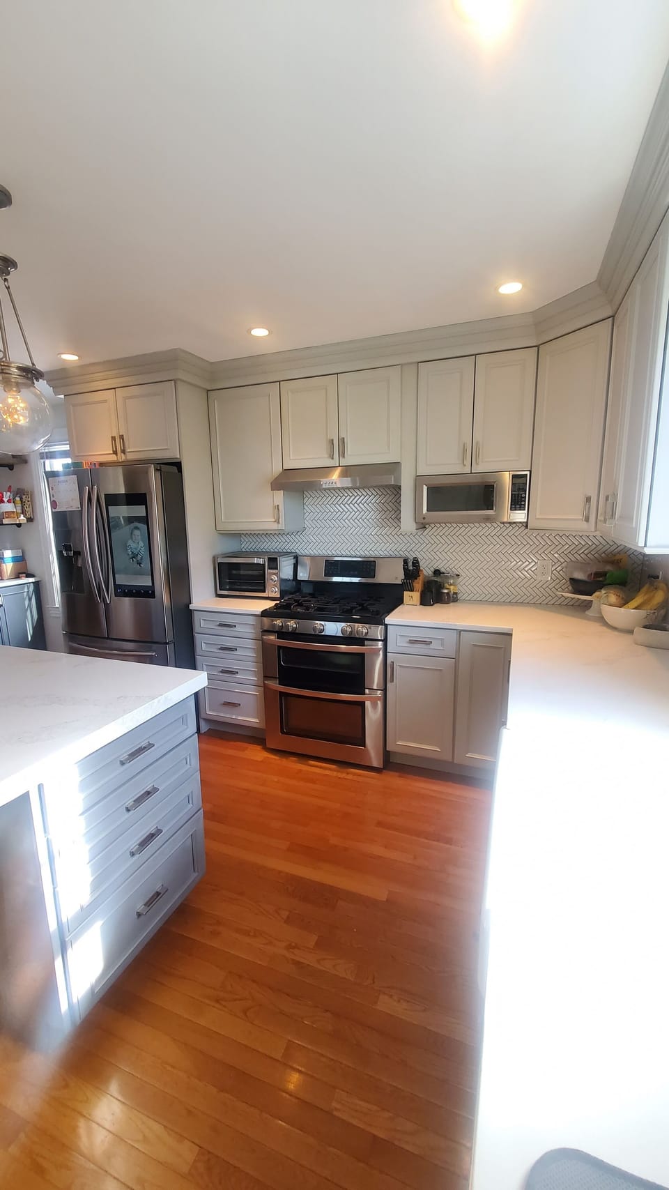 Double gas ovens and cooktop, dishwasher, disposal, samsung smart fridge