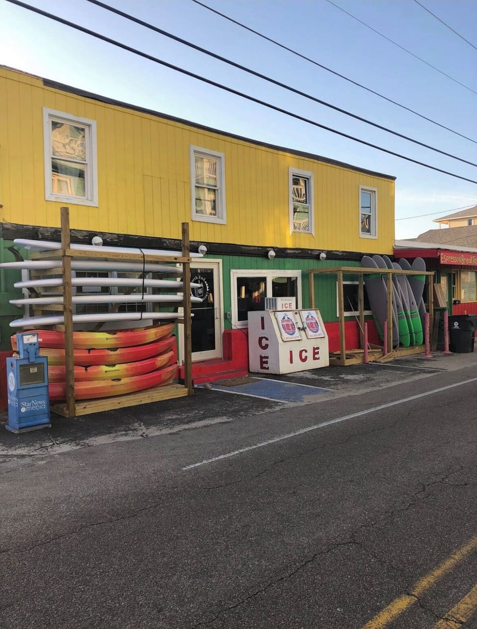 Grocery & Cafe🍷&🍺 1block away. Breakfast & Burgers - Paddle board/Kayak rentals