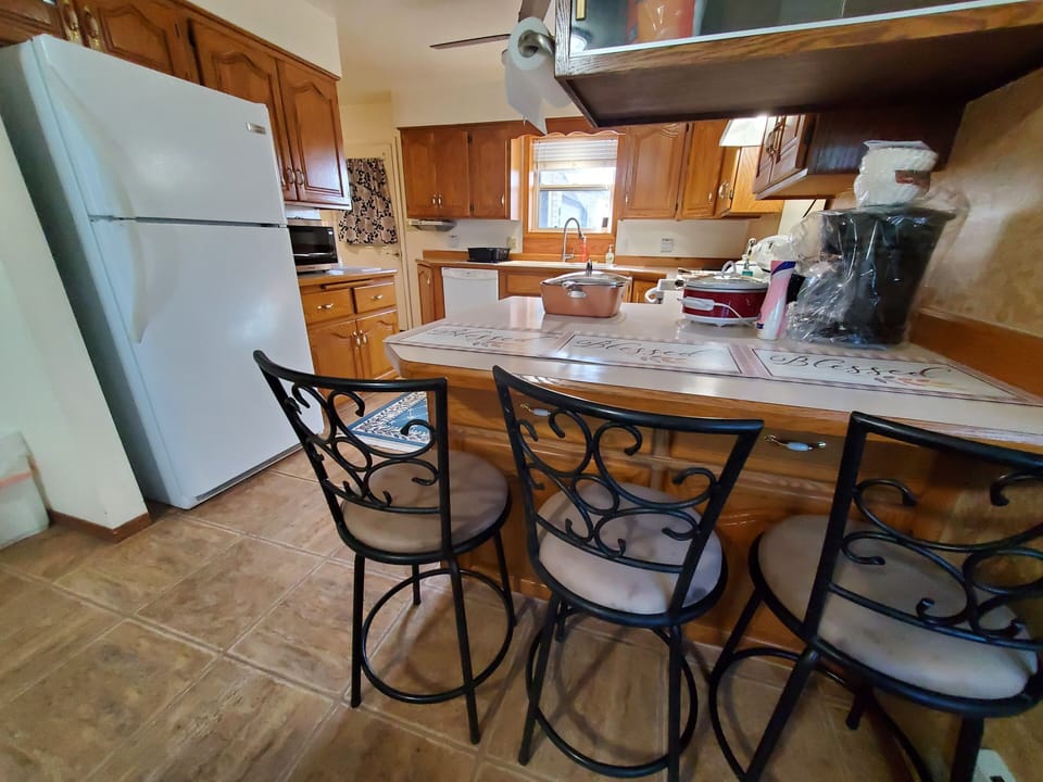 Lovely Kitchen Sink, Fridge and Nice Microwave, ( Light Cooking Only) Full Stop!