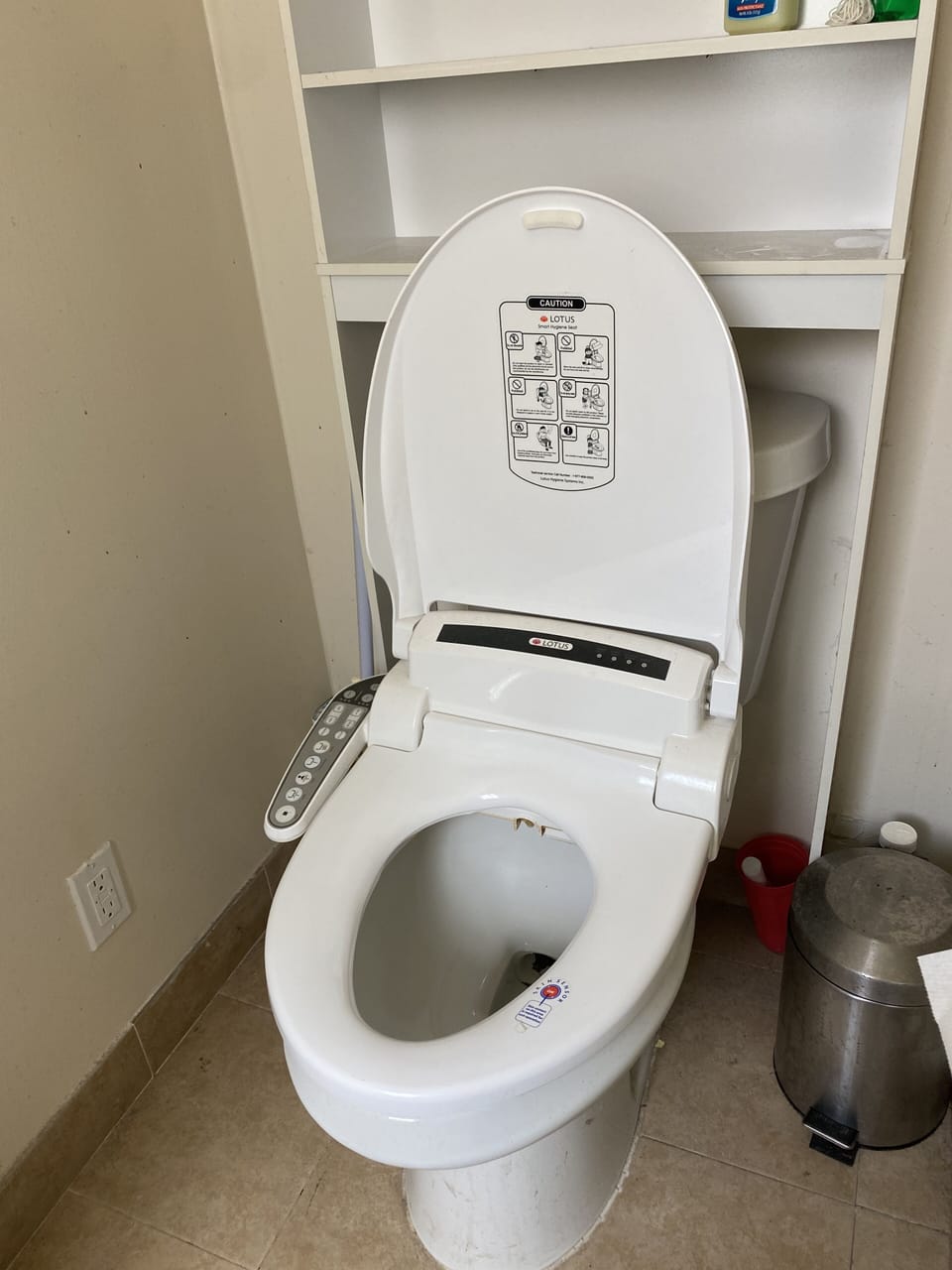 Cozy Peaceful Convenient Sweet Home 1 minute to all places 優雅方便，私用衛浴， 高速出口一分鐘。 Bed and Breakfast in Hacienda Heights