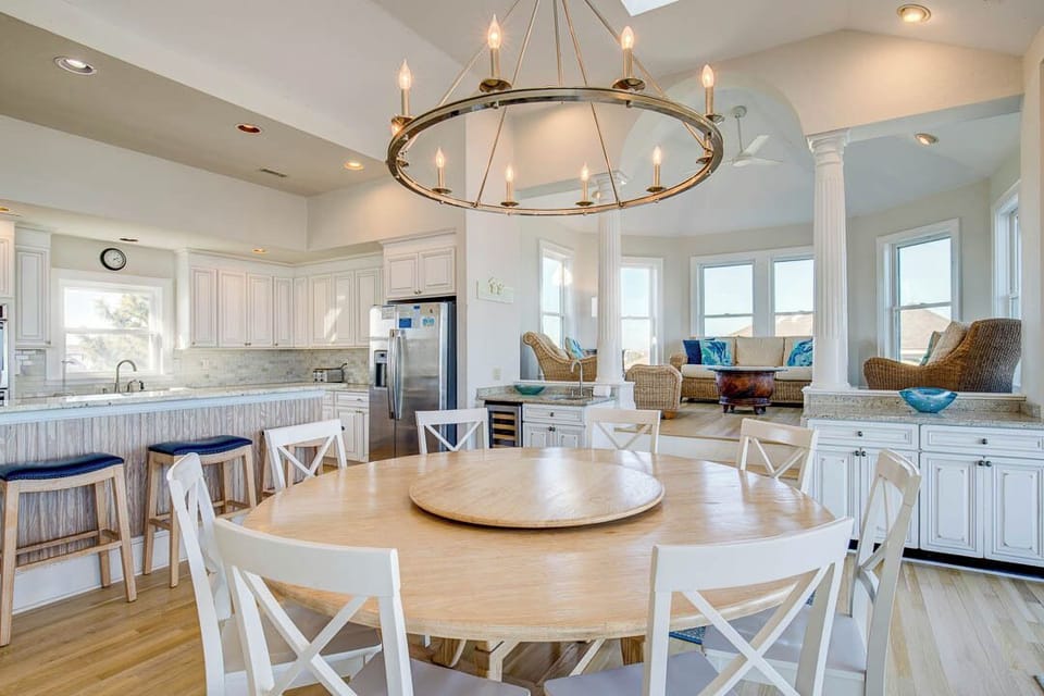 Top-Level Dining Room with Table (seats 8)