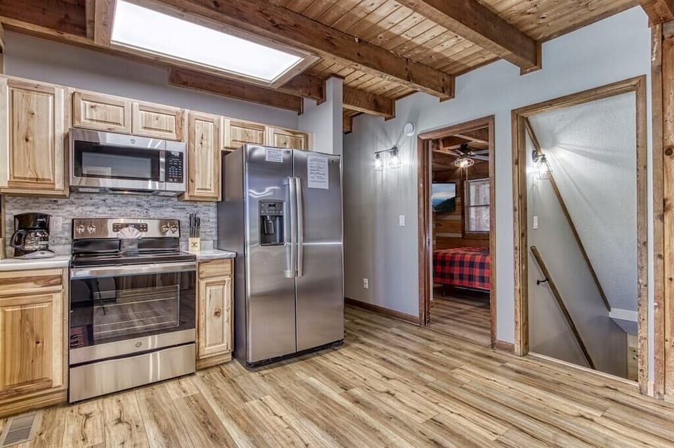 Can't Bear to Leave's fully equipped kitchen