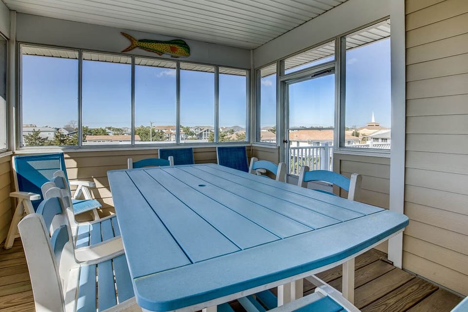 Top-Level Screened Porch