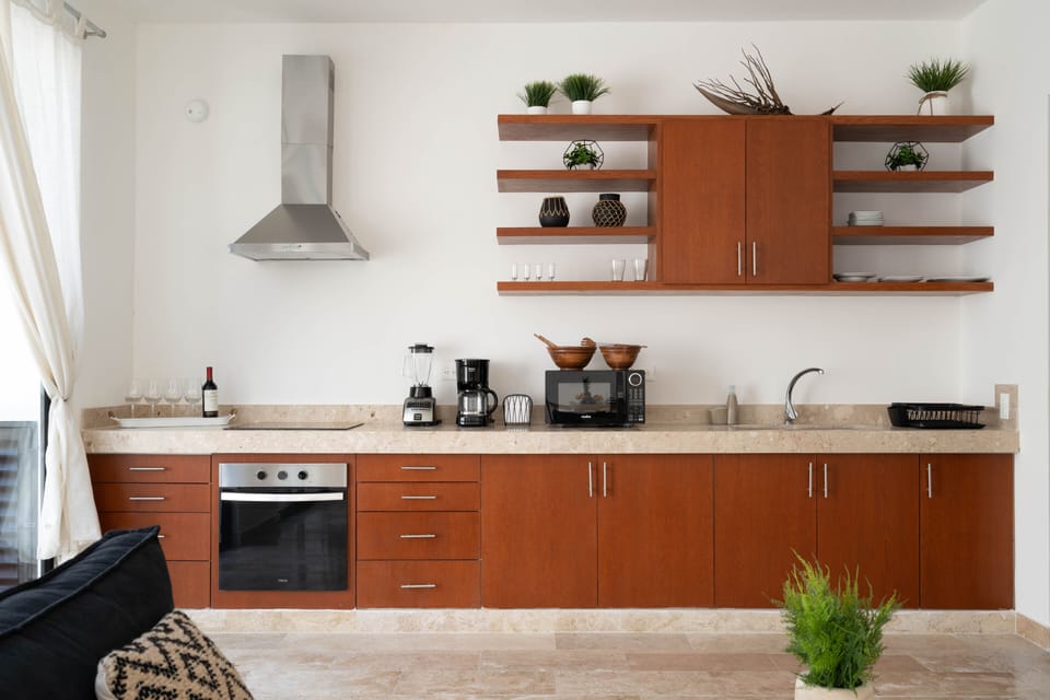 Equipped kitchen steps from BBQ & non-heated jacuzzi area
